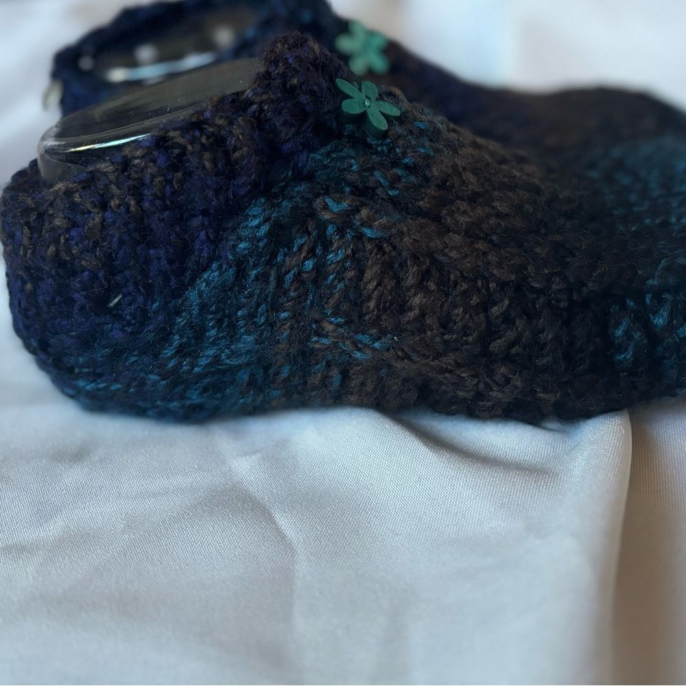 NEW Adult Crocheted Booties Medium - Picture 4 of 6